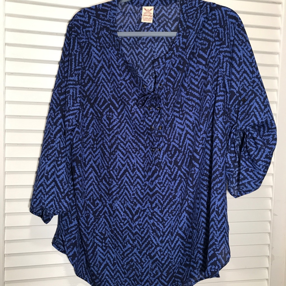 Beautiful lace-up blouse. Size 2X (18W-20W)